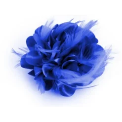 Bloem met veertjes op speld